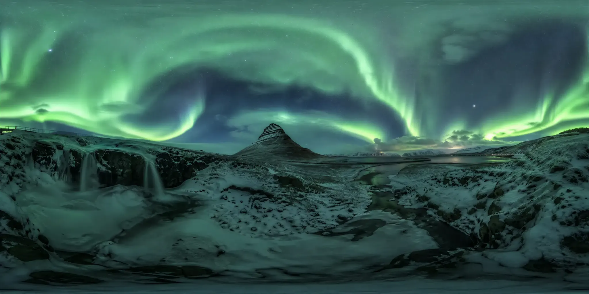 A dramatic high-altitude panorama in 360°